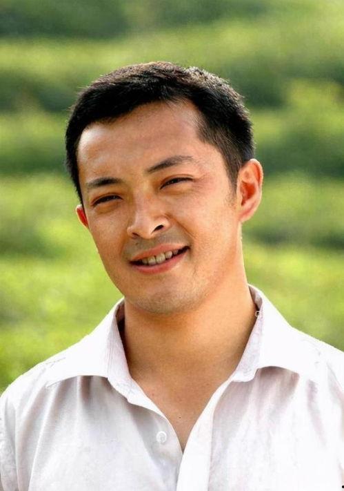 娱乐吃瓜男演员,揭秘吃瓜男演员背后的故事