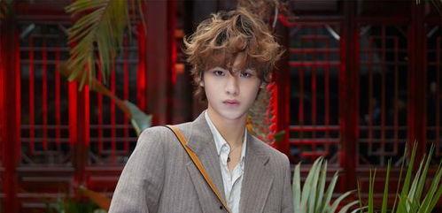 吃瓜娱乐黄明昊视频,带你领略明星幕后趣事