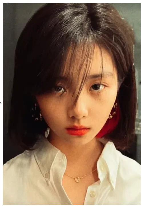 娱乐圈吃瓜小妹妹是谁啊,她是如何成为热门话题的？